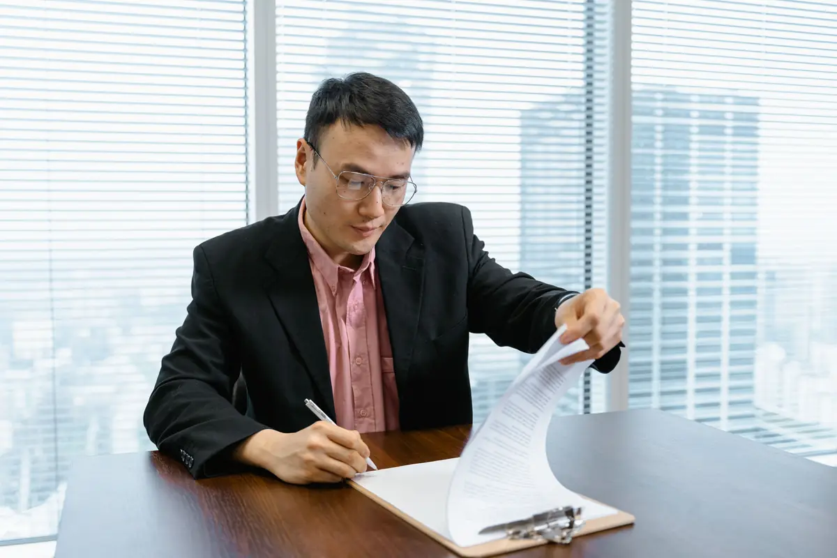 Chủ doanh nghiệp ký hồ sơ thành lập công ty